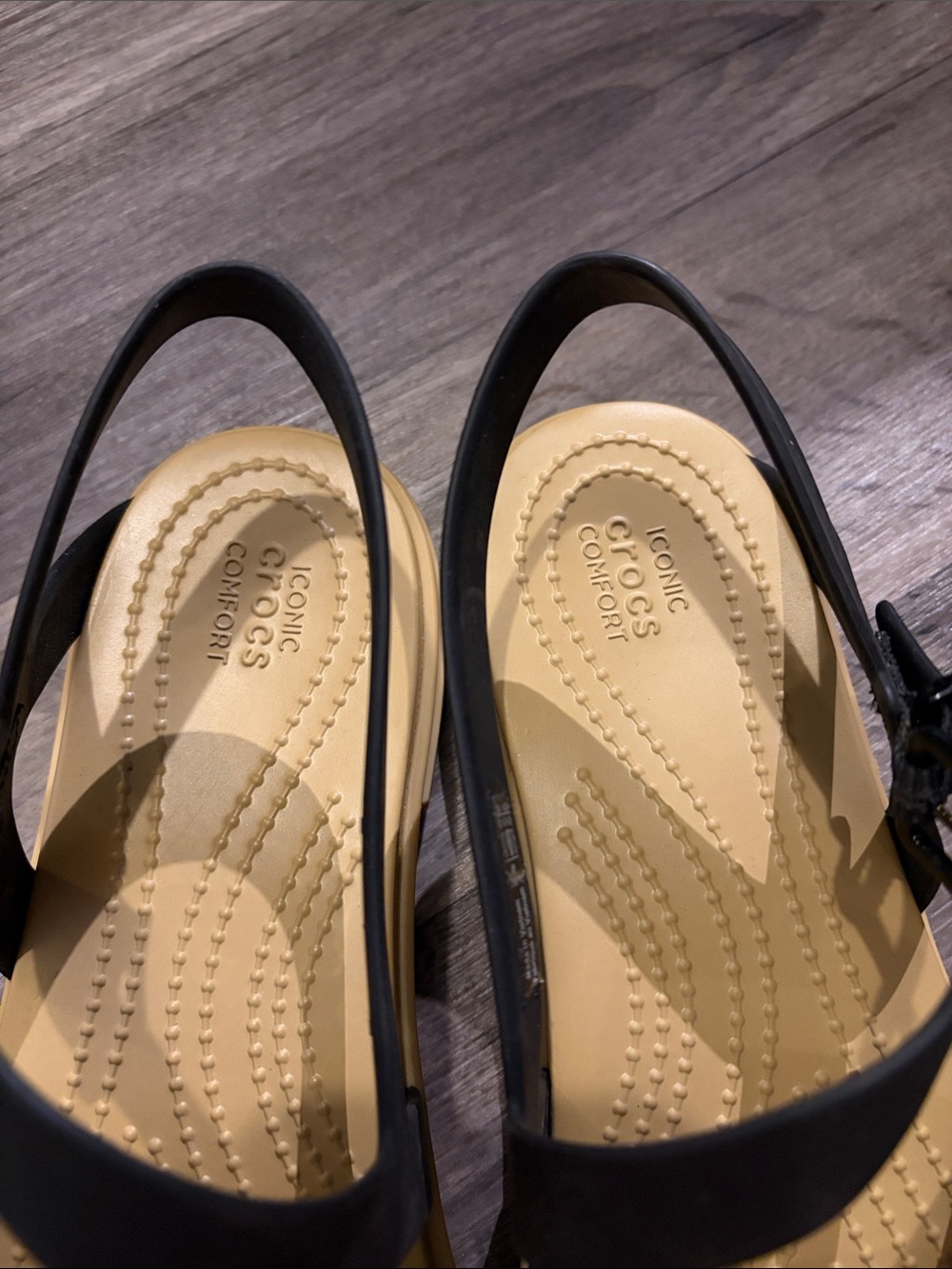 NWOT CROCS Women’s Black and Tan Strappy Slingback Sandal - Picture 2 of 7